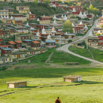 稻城亚丁+四姑娘山+色达+新都桥7日6晚拼小团