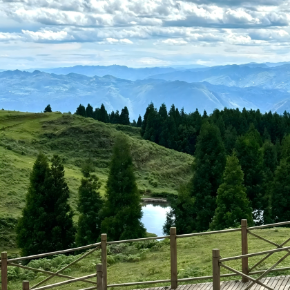 贵州六盘水+广西百色+乌蒙大草原+北盘江大峡谷+野玉海山地旅游度假区+海坪彝族风情街+野鸡坪度假区7日6晚跟团游