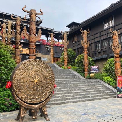 贵州贵阳+黄果树+马岭河峡谷景区+织金洞+梵净山+荔波9日8晚私家团