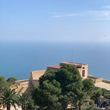 西班牙巴塞罗那+瓦伦西亚+阿利坎特+格拉纳达+马德里8日7晚私家团