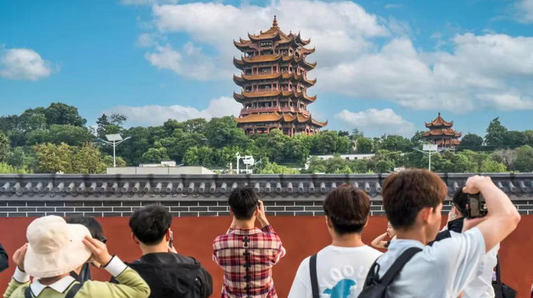 武汉3日2晚私家团·『两江泼墨·三镇成诗』VIP高端定制·1单1团【轻奢酒店/房型任选·VIP家庭/亲子推荐@当地土著司机带游畅玩】登黄鹤楼+访百年名校武汉大学+穿越荆楚文化+赠两江游览夜赏长江灯光秀#1对1专属管家