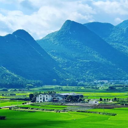 贵州+织金洞+乌蒙大草原+万峰林景区+马岭河峡谷景区+黄果树景区+海坪彝族文化小镇6日5晚跟团游