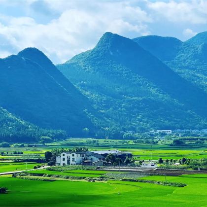 贵州贵阳+黄果树景区+万峰林景区+马岭河峡谷景区+青岩古镇+乌蒙大草原5日4晚拼小团