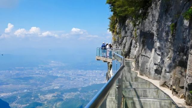 3-Day Best of Zhangjiajie Tour·Zhangjiajie National Forest Park | Tianmen Mountain | Cliff Glass Plank Road | Tianmen Cave