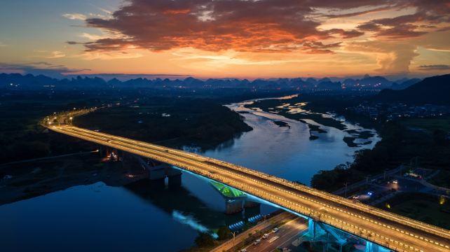 9-Day Guangxi and Guizhou Highlights Private Tour·Guilin, Yangshuo, Guiyang, Anshun, Kaili, Zhenyuan and Tongren丨Li River Cruise, Elephant Trunk Hill, Miao Village and Mount Fanjing