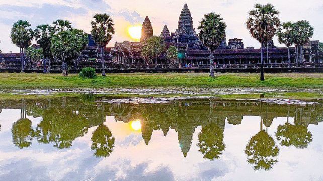 9-Day Vietnam and Cambodia Tour from Ho Chi Minh City to Bangkok · Phnom Penh, Siem Reap, Cu Chi Tunnel, Mekong Delta, Angkor Wat