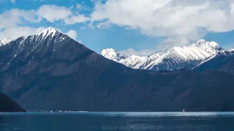 9D8N · Group Tours · Lhasa + Nyingchi + Basomtso + Potala Palace + Shigatse + Yamdrok Lake Viewing Platform