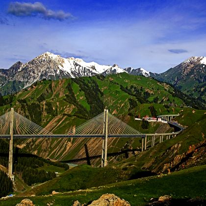 新疆北疆+伊犁+那拉提旅游风景区+赛里木湖3日2晚私家团