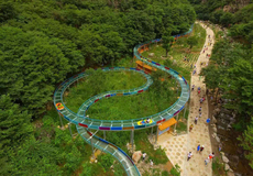 河北野三坡2日1晚跟团游·野三坡刘家河水上乐园+十渡东湖港大峡谷+蝶舞玻璃观景台+龙腾大峡谷瀑布群+赠送七彩玻璃栈道+天空之境+可升级酒店住宿+团建家庭出游必选+竹筏戏水+打卡不夜城特色小镇