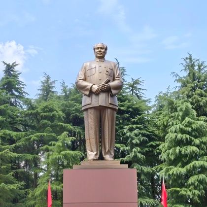 长沙+韶山毛泽东同志故居+张家界+天门山+凤凰古城4日3晚跟团游