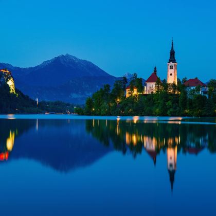 克罗地亚萨格勒布+普利特维采+Donji Cerovac+扎达尔+罗维尼+波斯托伊纳+布莱德+卢布尔雅那+Roznik District10日9晚私家团