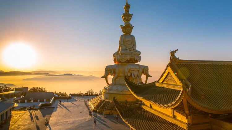 Emei Mountain + Leshan + Dujiangyan + Mount Qingcheng + Sanxingdui Museum + Panda Base. Free private car transfer for inquiries, free Leshan Splayed Leg Beef, and free SIM data card included.