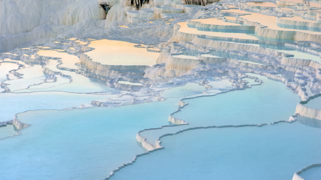 <7天>【9人团 土耳其遗迹浪漫】含三段内飞+世遗棉花堡·四钻酒店+伊斯坦布尔+卡帕多奇亚+库萨达斯+伊兹密尔+以弗所+爱琴海+4顿特色餐+赠博斯普鲁斯海峡游船