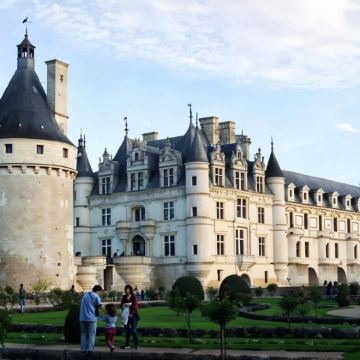 法国奥尔良+香波堡+舍农索城堡+波尔多葡萄酒产区5日4晚私家团