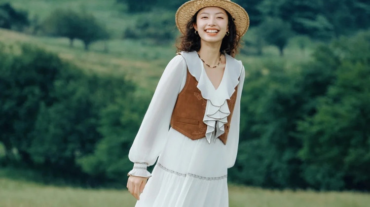 乌兰布统+承德+古北水镇+木兰围场+坝上6日5晚私家团·「醉美青春丨浪迹草原」暑期预售·下单享立减『实景马术表演丨蒙古民俗文化』「草原越野车4H深度穿越无人秘境」乌兰布统核心区露营+无人机航拍