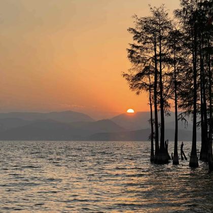昆明+丽江+泸沽湖+香格里拉+梅里雪山+丙中洛10日9晚拼小团