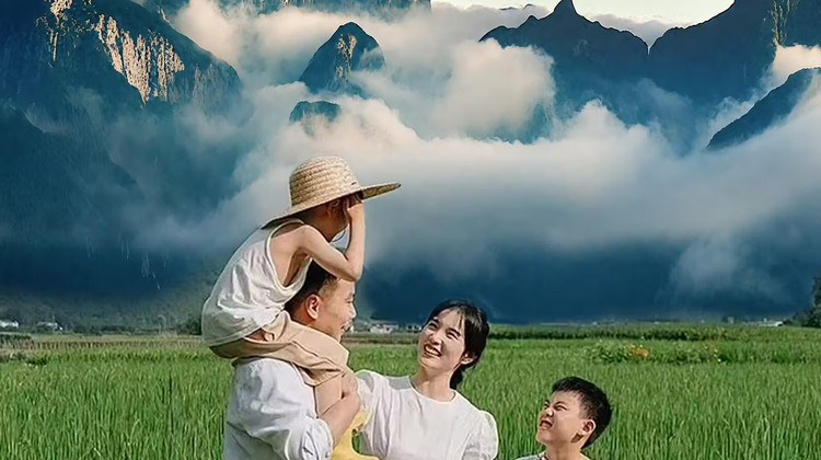 张家界+武陵源+天门山+大峡谷4日3晚拼小团·『Svip专享8人小团·轻奢纯玩0购物』武陵源分2天游玩（黄石寨+金鞭溪+袁家界+天子山+十里画廊）森林公园航拍| 国证导游讲解>云天渡·玻璃桥+天门山玻璃栈道/天门洞| 50正餐
