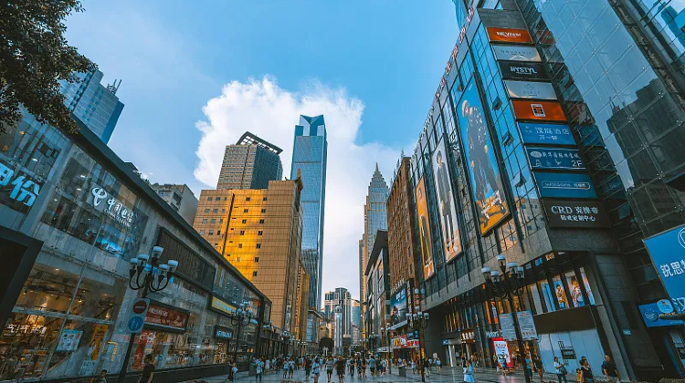 9D8N · Private Tours · Sichuan & Chongqing Holiday: Chengdu's Local Hustle, Pandas, Sanxingdui, Dazu Rock Carvings, City Walks & Mountain City Chongqing's Night Views.
