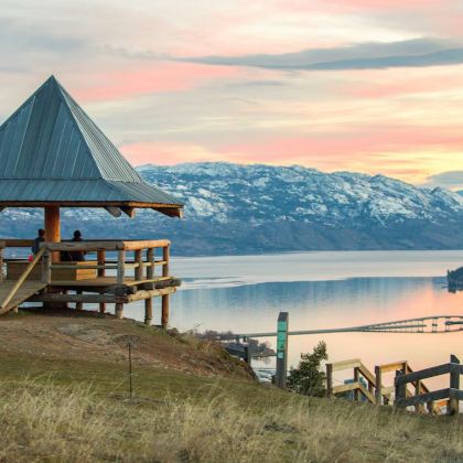 加拿大班夫+哥伦比亚冰川4日3晚跟团游