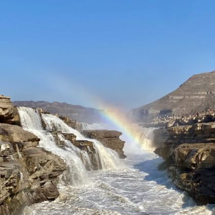 陕西黄河壶口瀑布+南泥湾风景区+甘泉大峡谷+北京知青旧居+宝塔山+枣园革命旧址+王家坪革命旧址+杨家岭革命旧址3日2晚跟团游