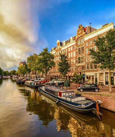 7D6N • 7-Day Taste of Central Europe Tour to Paris, Amsterdam, Brussels and more!