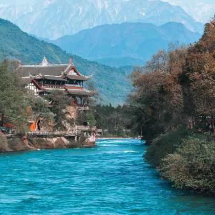 成都+九寨沟+黄龙风景名胜区+峨眉山+都江堰+三星堆博物馆8日7晚私家团