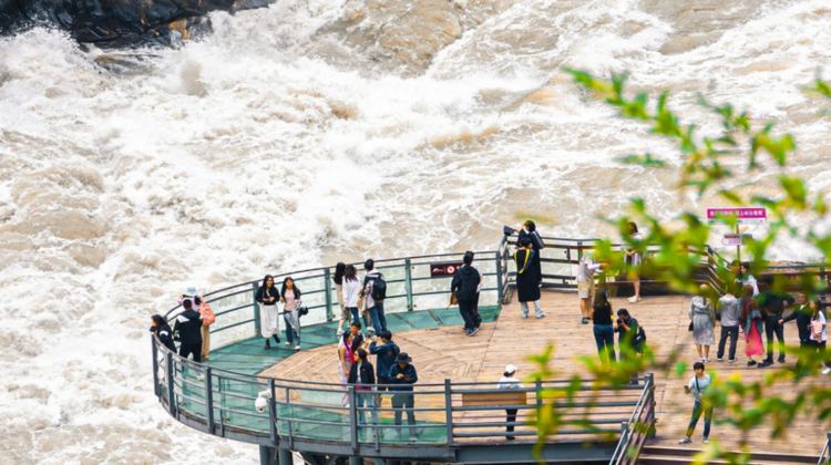 8D7N · Group Tours · 50 Percent Discount+Upgrade: 2+1 VIP Coach for Kunming+Dali+Lijiang+ Dali Sea View Room & Erhai Lake Cruise & Travel Photography+Shangri-La