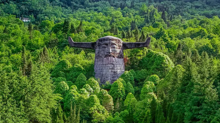 神农架2日1晚跟团游·15人精致团,赠游三峡大瀑布！1早2正餐『秘境神农架&享受自由的风』看山川大地+神农4景（神农顶/官门山/天生桥/神农坛/含60元换乘车）纯玩0购物,寻野人之谜，交通任选