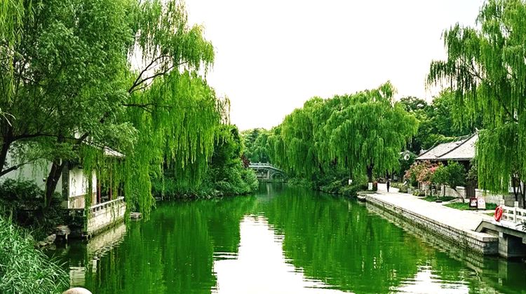 4D3N · Group Tours · Visit Jinan Spring City&Climb Eastern Mount Tai&Visit Hometown of Confucius&Full-time Tour Guide&5-star Accommodation Throughout