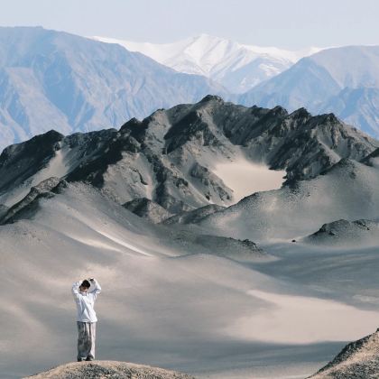 青海西宁+青海湖景区+可可西里+茶卡盐湖+琉璃之境·如意湖+茫崖翡翠湖+察尔汗盐湖10日9晚跟团游