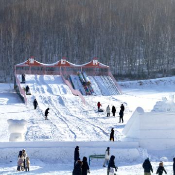 满洲里+黑山头镇+凤凰山滑雪场5日4晚拼小团