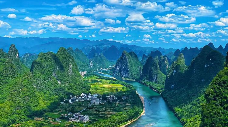 5D4N · Private Tours · China + Guilin + Yangshuo + Longji Rice Terraces + Guilin Li River Scenic Area