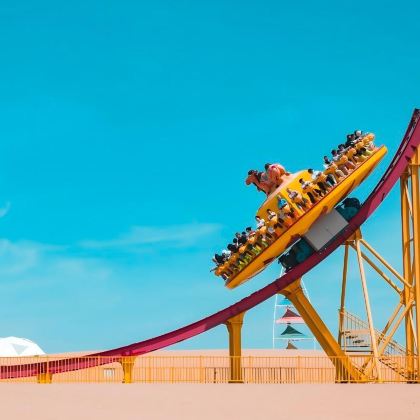 红石崖国家生态公园+希拉穆仁草原+五当召+响沙湾+达拉特旗5日4晚跟团游