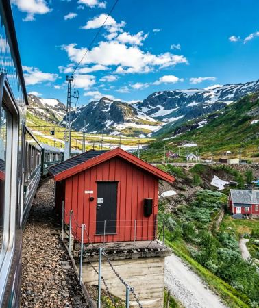 11D10N • Customize your trip: Finland + Norway: Santa Claus Village + Aurora glass igloo accommodation + Sampo Icebreaker cruise + King crab fishing on icy sea + Crossing the Arctic Circle