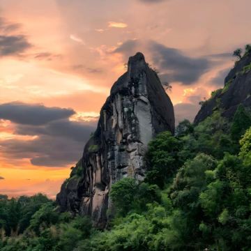 缙云仙都景区+云和梯田景区+武夷山国家公园+婺源篁岭景区+诸葛八卦村景区+金华双龙风景旅游区+鲁迅故里+西湖风景名胜区9日8晚私家团