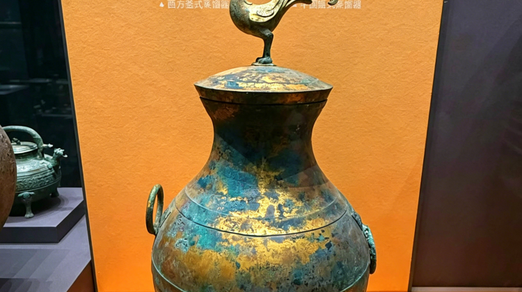 5D4N · Group Tours ·  Terracotta Army + Xi'an City Wall + Xi'an Museum + Han Yangling National Archaeological Site Park, a tour for history buffs, museum lovers, and cultural explorers.