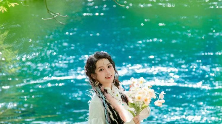 5-Day Trip Select · Autumn & Winter Sichuan Luxury: Pandas, Jiuzhaigou & Huanglong · Full IHG Brand Hotels Experience · VIP Lounge Access