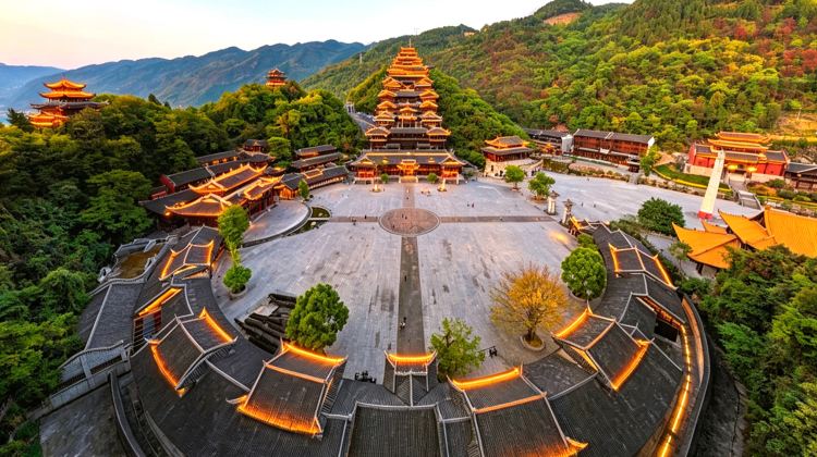 Chongqing + Wulong District + Gongtan Ancient Town + Chiyou Jiuli Palace + Beishan Rock Carvings