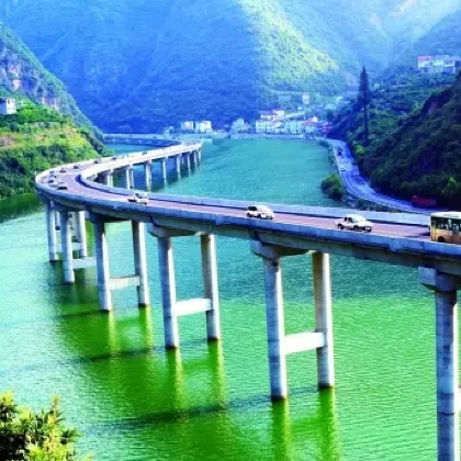 湖北宜昌+武当山+神农架+恩施市9日8晚跟团游