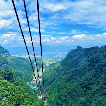 长沙+韶山旅游区+天门山+凤凰古城7日6晚私家团