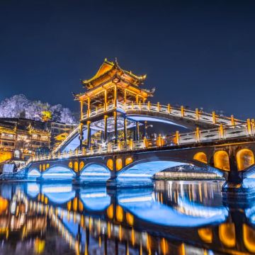 长沙+张家界+天门山+凤凰古城4日3晚跟团游