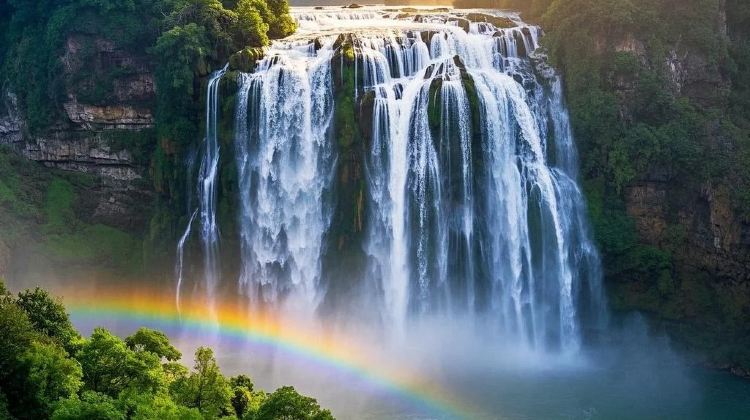 7D6N · Private Tours · Guizhou Tour: Guiyang + Huangguoshu Scenic Area + Xijiang Qianhu Miao Village + Libo Seven Small Arches + Zhenyuan Ancient Town + Fanjingshan Mountain