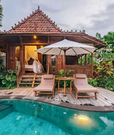 6D5N • Enjoy a semi-self-guided guaranteed departure tour with a 9-person pure sightseeing small group through Bangkok, Pattaya, Koh Lan, and Koh Phai, stay in a standalone 188 sqm pool villa, and receive an exclusive floating meal with driver and guide tips included