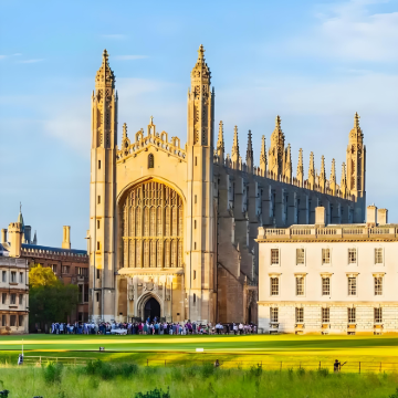 名校夏校-剑桥大学修斯学院国际精英夏校14天| 为 12-18 岁专属打造，入住名校学生公寓+沉浸式小班语言课+名校参访，剑河泛舟、牛津打卡，逛伦敦各大博物馆与地标，学玩结合拓国际视野