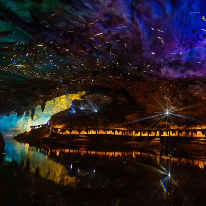 广西南宁+大石围天坑群+罗妹莲花洞+布柳河4日3晚自由行