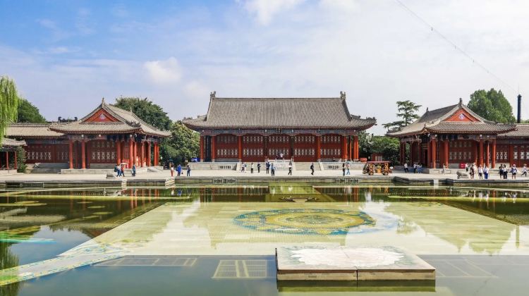 5-day 4-night · Private Tour · Xi'an City Wall + Emperor Qinshihuang's Mausoleum Site Museum + Huaqing Palace + Xi'an Museum + The Longest Day in Chang'an Theme Block