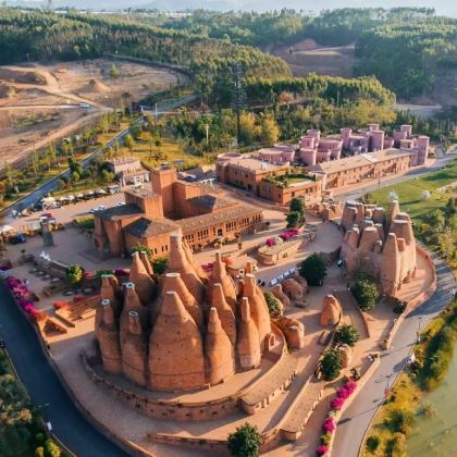 昆明+东川红土地+罗平+坝美世外桃源景区+普者黑景区+河口+蒙自+元阳+建水9日8晚私家团