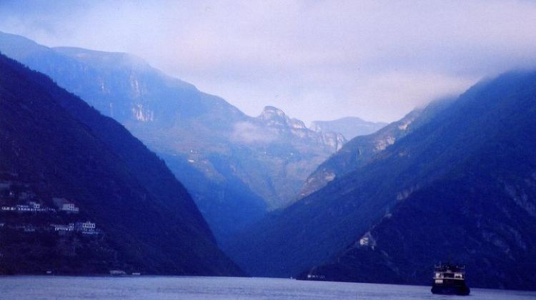 4-Day Yangtze River Cruise from Chongqing to Yichang Downstream in 4 Days 3 Nights