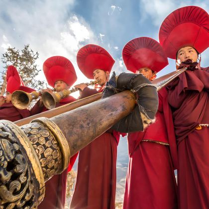 玉树市+三江源国家公园+新寨嘉那嘛呢石经城+阿尼玛卿山+龙羊峡+大阿育王塔+尕尔寺大峡谷生态旅游区8日7晚私家团