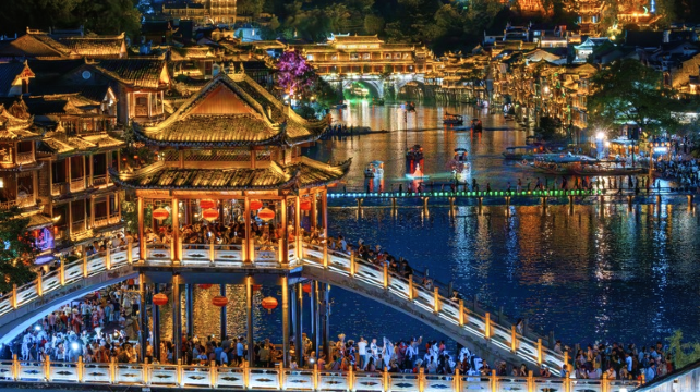 长沙+张家界+武陵源+天门山+凤凰古城6日5晚跟团游·五钻酒店+2+1航空巴士+赠566元景区交通+纯玩无购物+赠128元凤凰三景泛舟+专车接送站